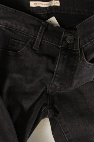 Γυναικείο Τζίν Levi's, Μέγεθος XS, Χρώμα Μαύρο, Τιμή 35,46 €