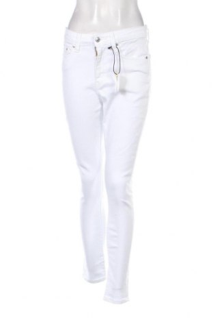 Damen Jeans Levi's, Größe M, Farbe Weiß, Preis 48,76 €