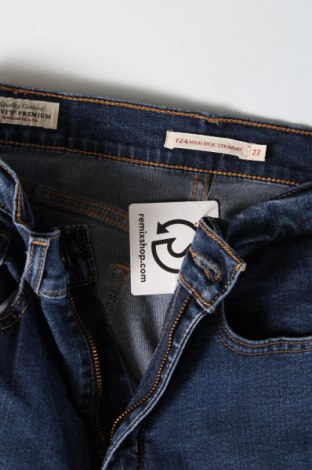 Дамски дънки Levi's, Размер M, Цвят Син, Цена 52,48 лв.