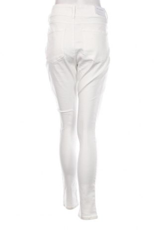 Γυναικείο Τζίν ONLY Carmakoma, Μέγεθος XL, Χρώμα Λευκό, Τιμή 11,11 €