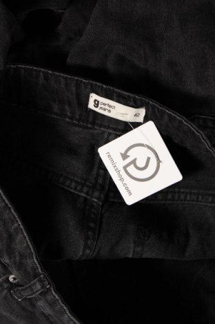 Damskie jeansy Perfect Jeans By Gina Tricot, Rozmiar L, Kolor Czarny, Cena 48,94 zł