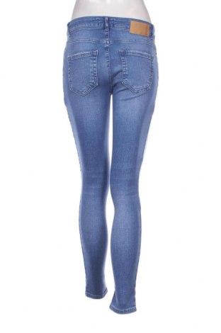 Dámske džínsy  Pieces, Veľkosť M, Farba Modrá, Cena  13,10 €