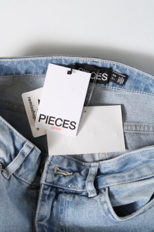 Dámske džínsy  Pieces, Veľkosť M, Farba Modrá, Cena  27,96 €