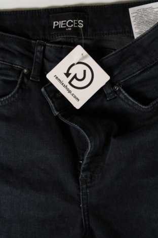 Dámske džínsy  Pieces, Veľkosť L, Farba Modrá, Cena  9,64 €