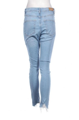 Damskie jeansy Pull&Bear, Rozmiar M, Kolor Niebieski, Cena 92,99 zł