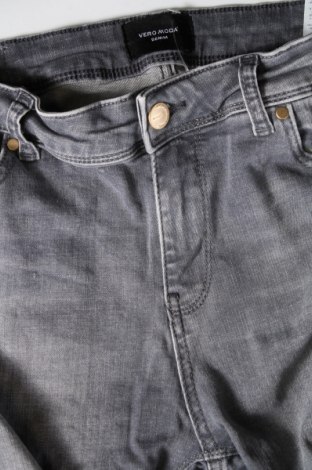 Dámske džínsy  Vero Moda, Veľkosť L, Farba Sivá, Cena  9,39 €