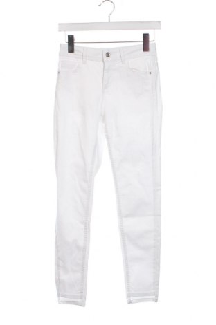Дамски дънки Zara, Размер XS, Цвят Бял, Цена 32,64 лв.