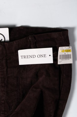 Pantaloni de velvet de femei Trend One, Mărime S, Culoare Maro, Preț 30,26 Lei