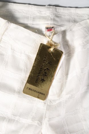 Дамски къс панталон, Размер M, Цвят Бял, Цена 7,75 лв.