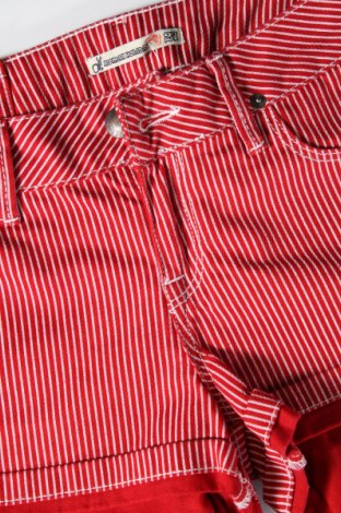 Дамски къс панталон, Размер M, Цвят Червен, Цена 11,14 лв.