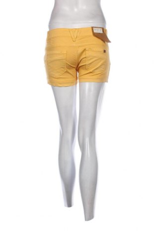 Дамски къс панталон, Размер S, Цвят Жълт, Цена 31,42 лв.