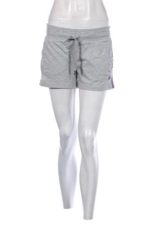 Γυναικείο κοντό παντελόνι Adidas, Μέγεθος S, Χρώμα Γκρί, Τιμή 10,99 €