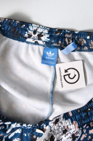 Дамски къс панталон Adidas Originals, Размер XL, Цвят Многоцветен, Цена 33,24 лв.