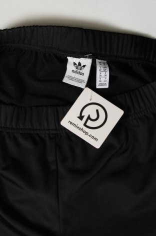 Дамски къс панталон Adidas Originals, Размер S, Цвят Черен, Цена 34,00 лв.