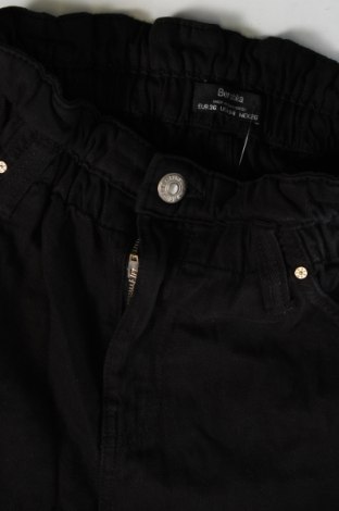 Pantaloni scurți de femei Bershka, Mărime S, Culoare Negru, Preț 62,50 Lei