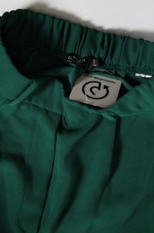 Pantaloni scurți de femei Bershka, Mărime S, Culoare Verde, Preț 12,50 Lei