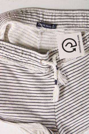 Damen Shorts Bershka, Größe M, Farbe Weiß, Preis € 3,31