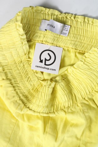 Дамски къс панталон Bershka, Размер S, Цвят Жълт, Цена 11,40 лв.