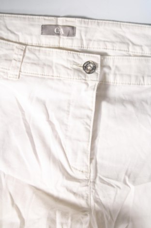 Дамски къс панталон C&A, Размер XXL, Цвят Бял, Цена 14,25 лв.