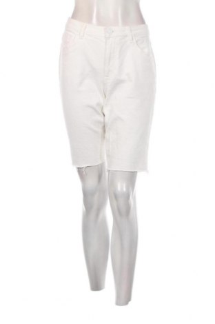 Дамски къс панталон C&A, Размер L, Цвят Бял, Цена 11,40 лв.