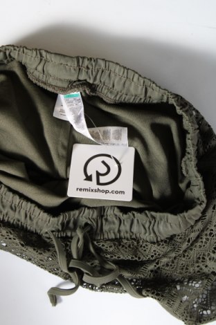 Pantaloni scurți de femei Censored, Mărime XS, Culoare Verde, Preț 15,63 Lei