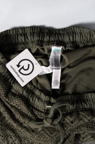Дамски къс панталон Censored, Размер S, Цвят Зелен, Цена 19,00 лв.