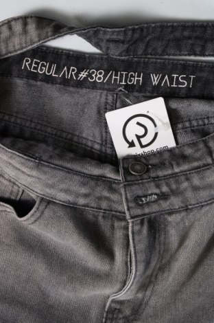 Pantaloni scurți de femei Fisherfield, Mărime M, Culoare Gri, Preț 48,57 Lei