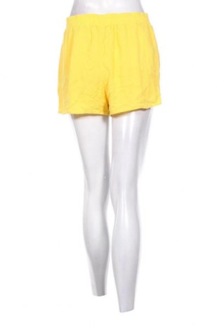 Γυναικείο κοντό παντελόνι Forever 21, Μέγεθος M, Χρώμα Κίτρινο, Τιμή 10,23 €