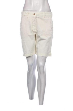 Дамски къс панталон Gant, Размер M, Цвят Екрю, Цена 184,30 лв.