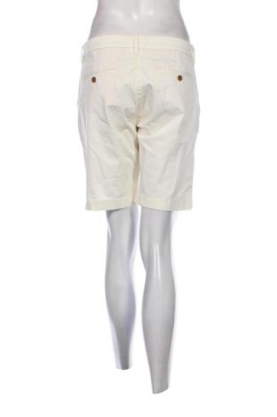 Дамски къс панталон Gant, Размер M, Цвят Екрю, Цена 184,30 лв.