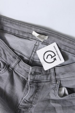 Pantaloni scurți de femei H&M, Mărime S, Culoare Gri, Preț 25,00 Lei