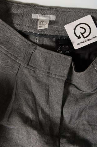 Pantaloni scurți de femei H&M, Mărime M, Culoare Gri, Preț 21,88 Lei