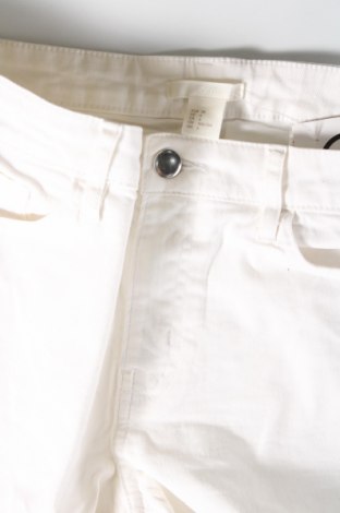Дамски къс панталон H&M, Размер M, Цвят Бял, Цена 19,00 лв.