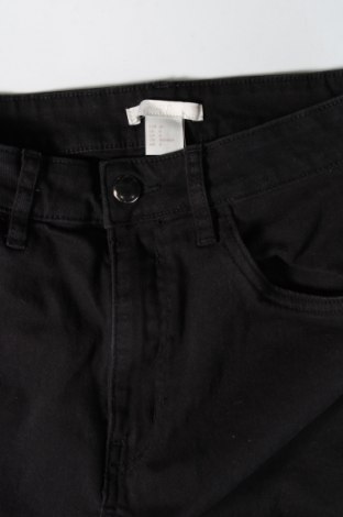 Pantaloni scurți de femei H&M, Mărime S, Culoare Negru, Preț 26,23 Lei