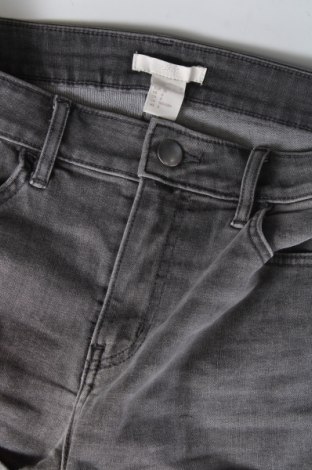 Дамски къс панталон H&M, Размер S, Цвят Сив, Цена 19,00 лв.