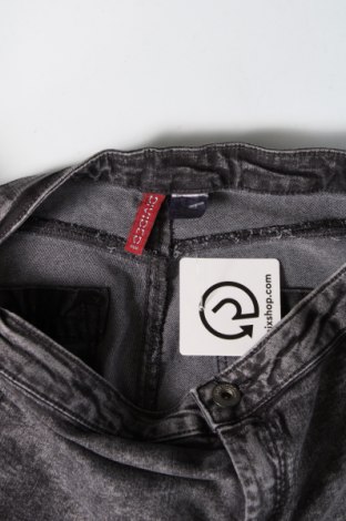 Дамски къс панталон H&M Divided, Размер S, Цвят Сив, Цена 18,82 лв.
