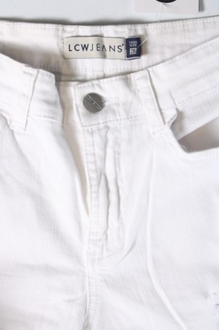 Γυναικείο κοντό παντελόνι LC Waikiki, Μέγεθος M, Χρώμα Λευκό, Τιμή 10,17 €