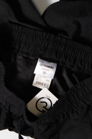 Γυναικείο κοντό παντελόνι LC Waikiki, Μέγεθος S, Χρώμα Μαύρο, Τιμή 24,12 €