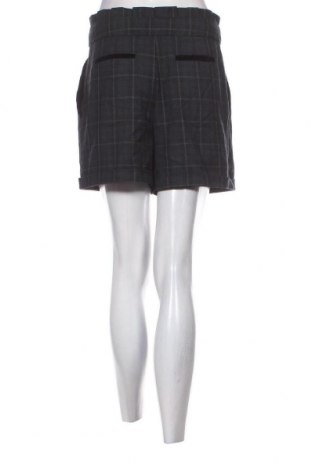 Pantaloni scurți de femei Naf Naf, Mărime M, Culoare Gri, Preț 27,96 Lei