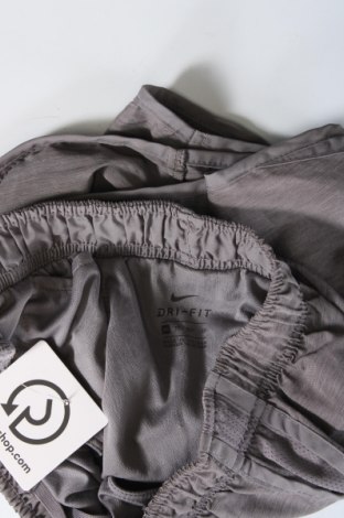 Дамски къс панталон Nike, Размер XS, Цвят Сив, Цена 28,90 лв.