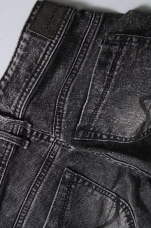 Pantaloni scurți de femei Pepe Jeans, Mărime XS, Culoare Gri, Preț 62,66 Lei