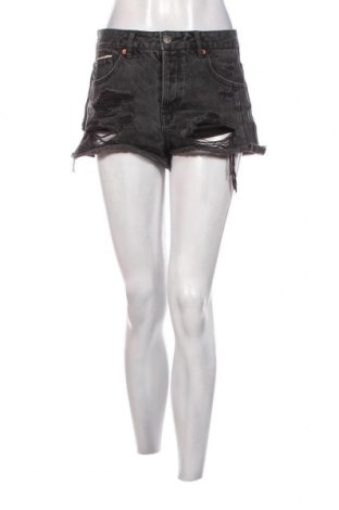 Γυναικείο κοντό παντελόνι Pull&Bear, Μέγεθος M, Χρώμα Γκρί, Τιμή 5,83 €