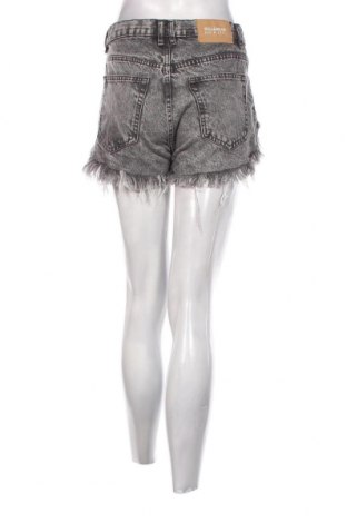 Γυναικείο κοντό παντελόνι Pull&Bear, Μέγεθος S, Χρώμα Γκρί, Τιμή 9,72 €