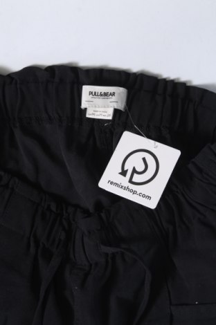 Pantaloni scurți de femei Pull&Bear, Mărime M, Culoare Negru, Preț 62,50 Lei