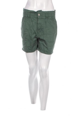 Дамски къс панталон Pull&Bear, Размер M, Цвят Зелен, Цена 8,55 лв.