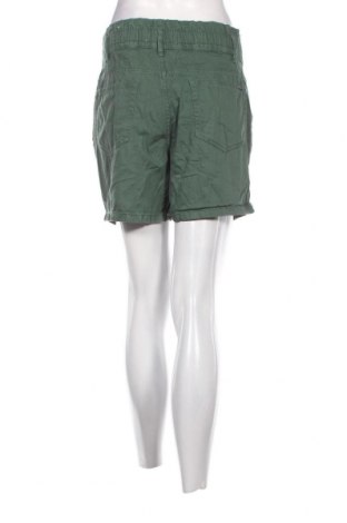 Damen Shorts Pull&Bear, Größe M, Farbe Grün, Preis 13,22 €