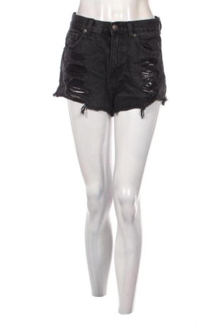 Damen Shorts Pull&Bear, Größe M, Farbe Schwarz, Preis 13,22 €