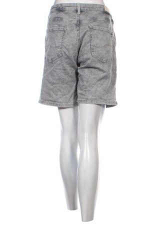 Γυναικείο κοντό παντελόνι Q/S by S.Oliver, Μέγεθος L, Χρώμα Γκρί, Τιμή 21,03 €