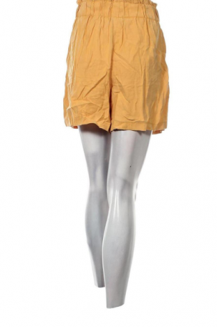 Дамски къс панталон Reserved, Размер S, Цвят Жълт, Цена 19,00 лв.
