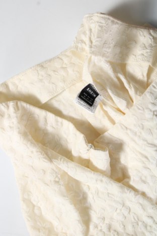 Γυναικείο κοντό παντελόνι SHEIN, Μέγεθος M, Χρώμα Εκρού, Τιμή 4,11 €